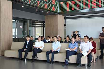 2017年6月7日，招遠(yuǎn)市副市長王國良同志一行14人來中國食品谷中凱智慧冷鏈物流園東亞畜牧交易所考察學(xué)習(xí)現(xiàn)代農(nóng)業(yè)先進(jìn)經(jīng)驗(yàn)。.jpg
